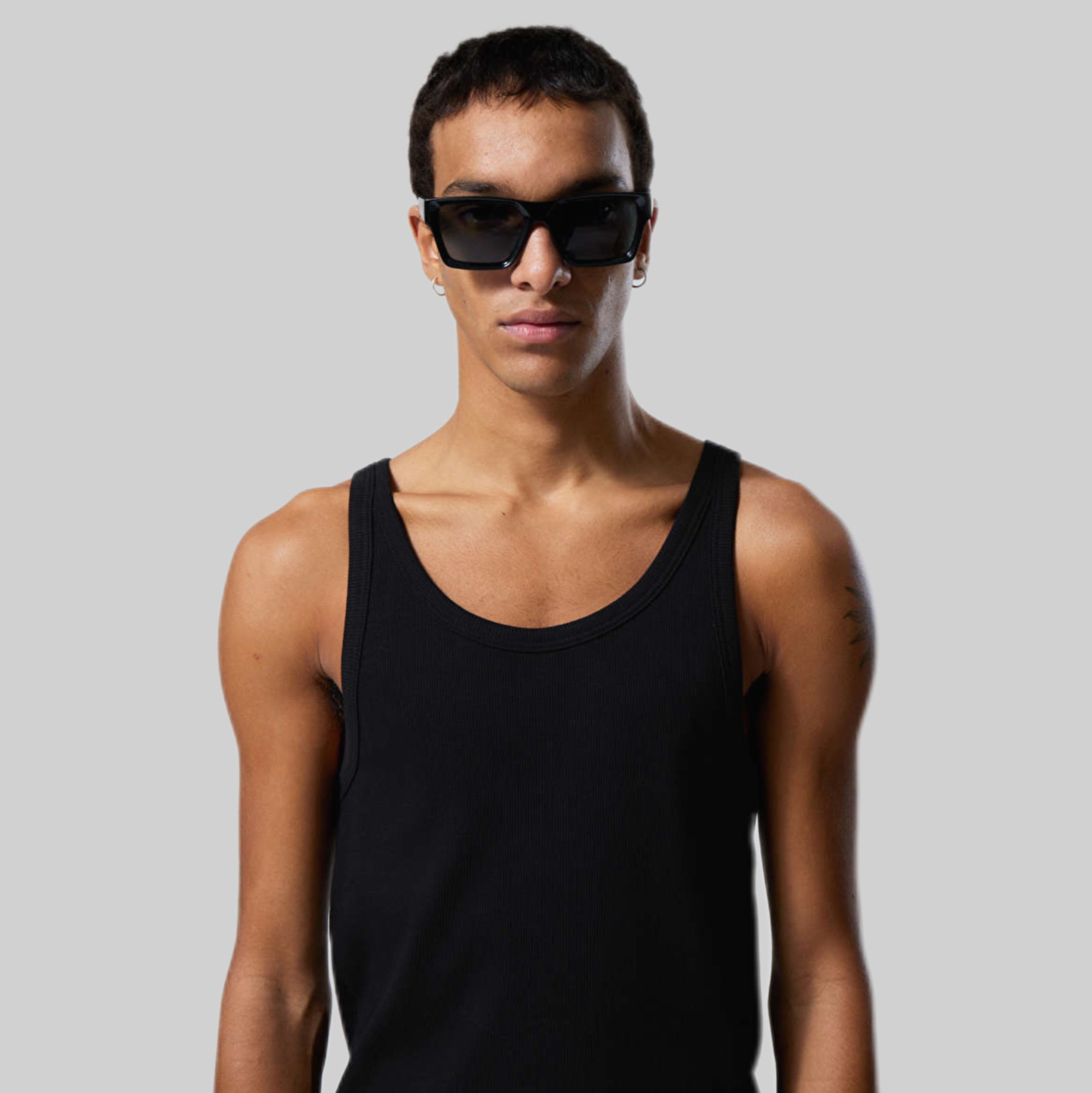 Weekday sunglasses, black, frontside, model