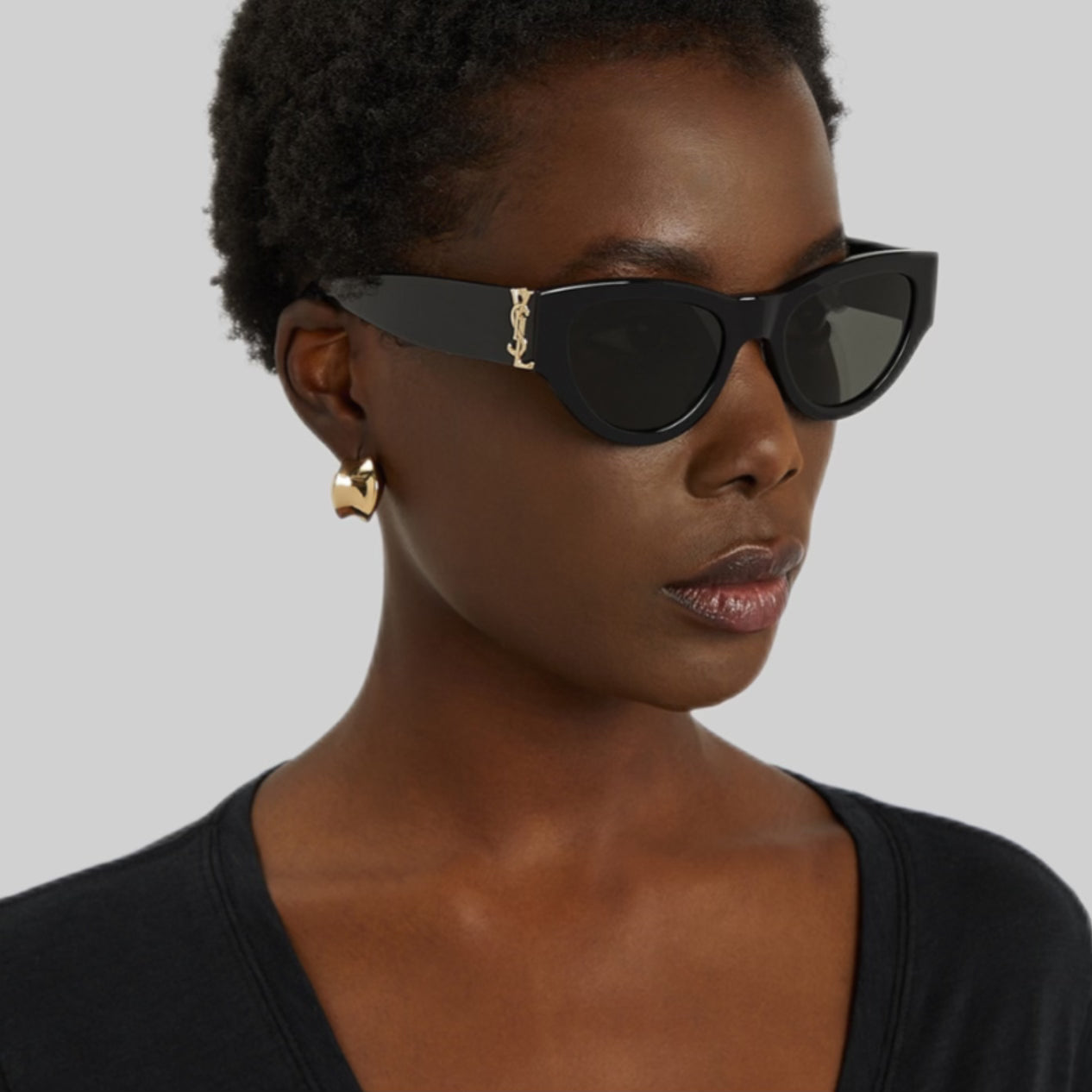 SAINT LAURENT sunglasses, women, black, frontside, model