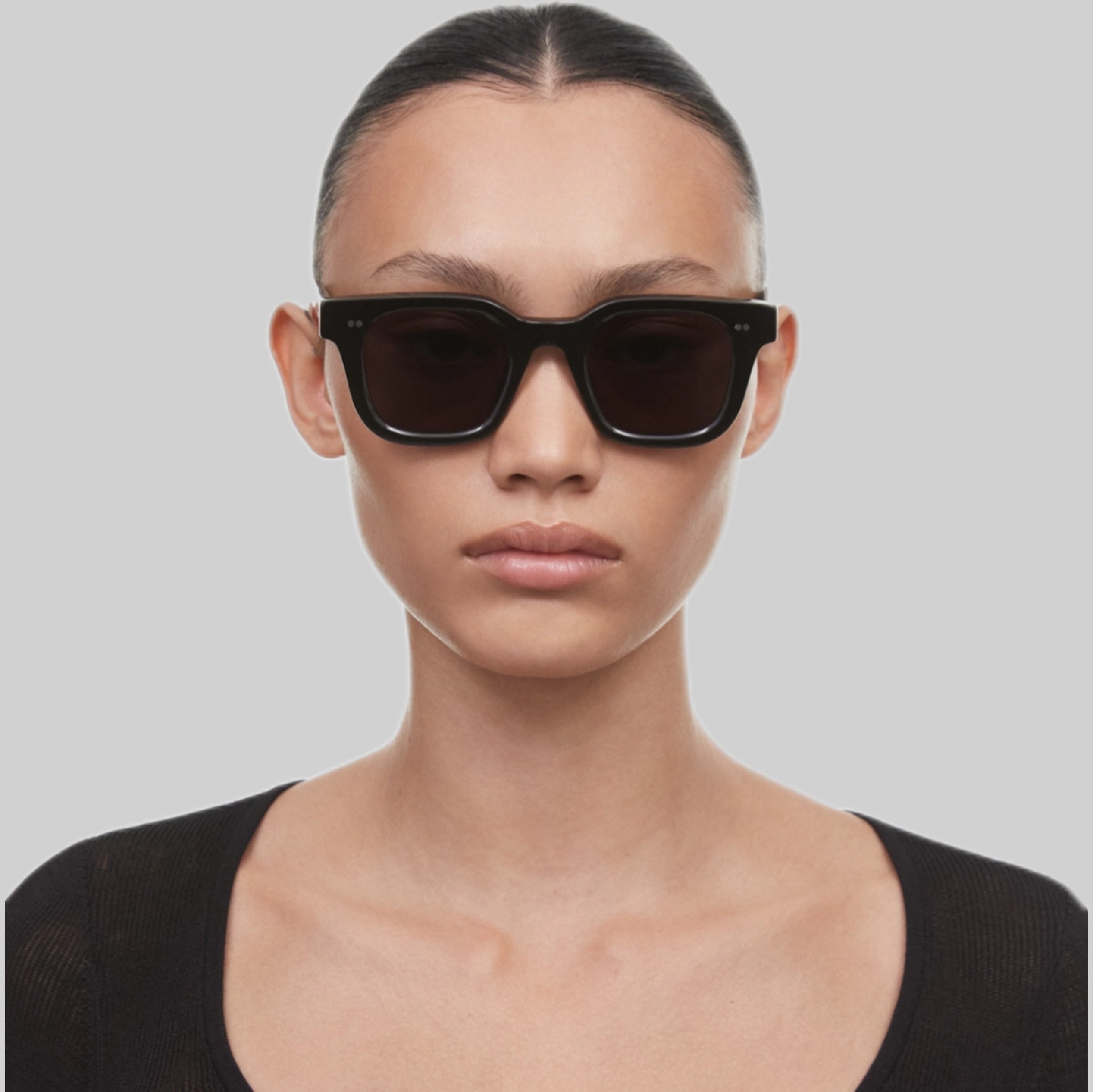 Chimi sunglasses, black, frontside, women, model