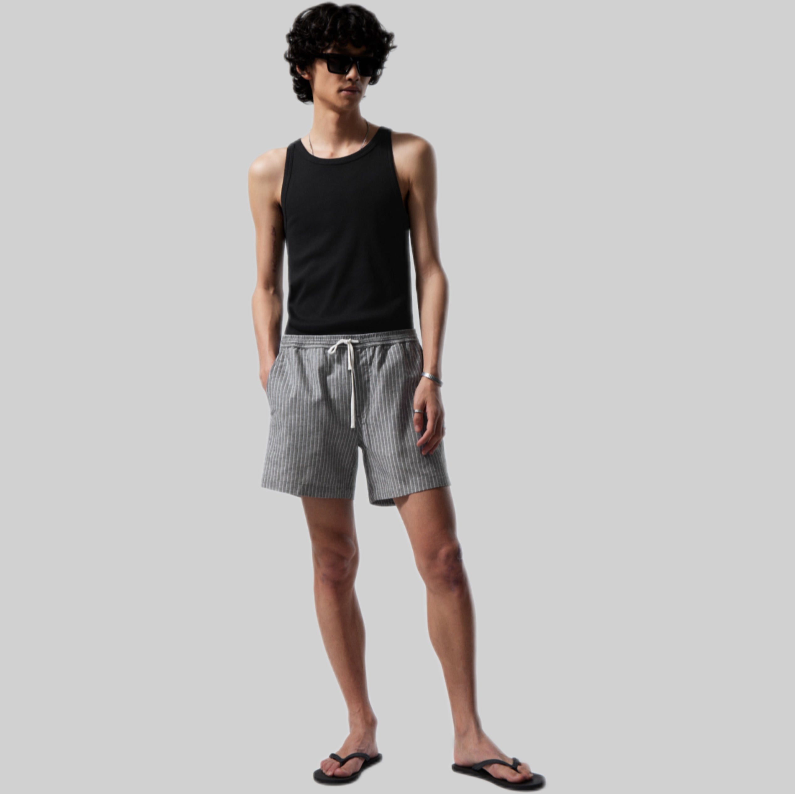 Weekday shorts, strioed, black/White, frontside, men, model